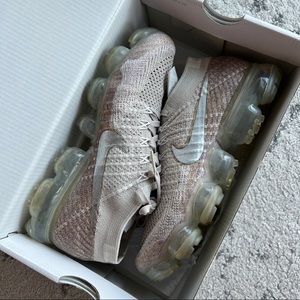 Nike Air Vapormax Flyknit Women's Beige 7.5